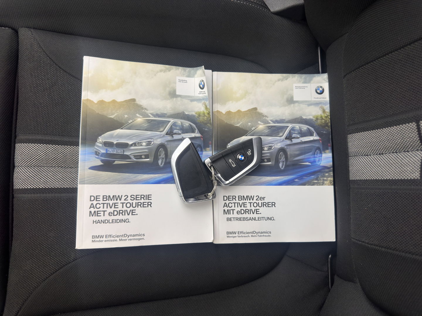 BMW 2 Serie Active Tourer 225xe Sport-Line Centennial High Executive Aut. *FULL-LED | NAVI-FULLMAP | HEATED-SPORTSEATS | ECC | PRIVACY-GLASS | PDC | CRUISE | 18''ALU*