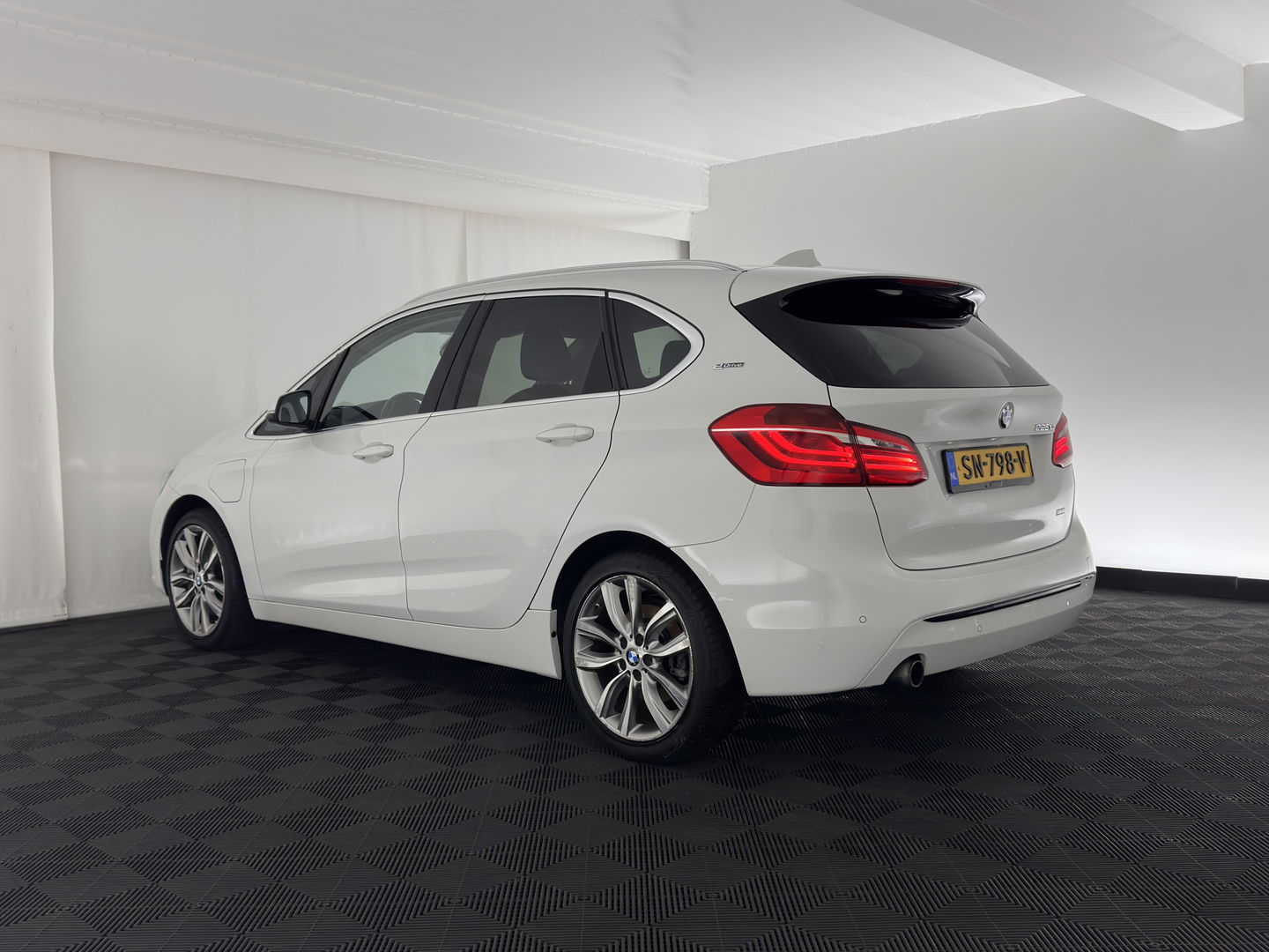 BMW 2 Serie Active Tourer 225xe Sport-Line Centennial High Executive Aut. *FULL-LED | NAVI-FULLMAP | HEATED-SPORTSEATS | ECC | PRIVACY-GLASS | PDC | CRUISE | 18''ALU*