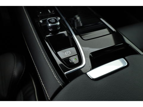Volvo V60 T8 Recharge R-design | Memory Seats | Harman Kardon | Elek. Trekhaak | Pilot Assist | Camera