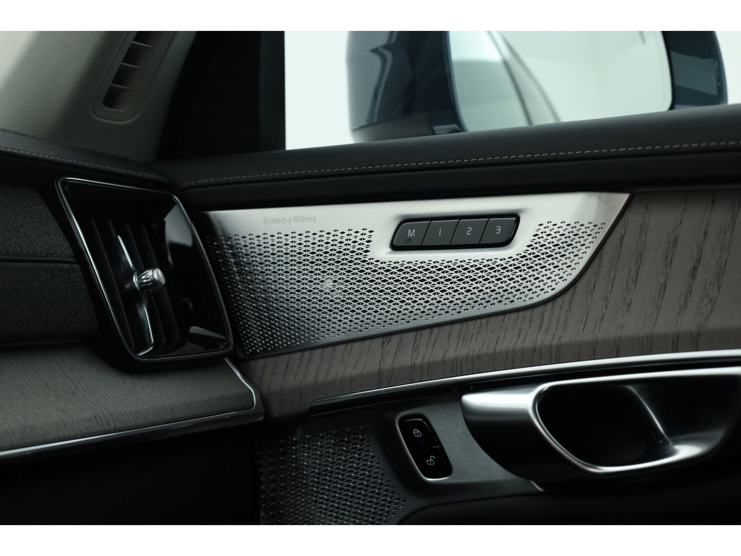 Volvo XC90 T8 Recharge Plus Bright | Bowers & Wilkins | Stoelventilatie | HUD | Luchtvering | 360cam | Adapt. Cruise