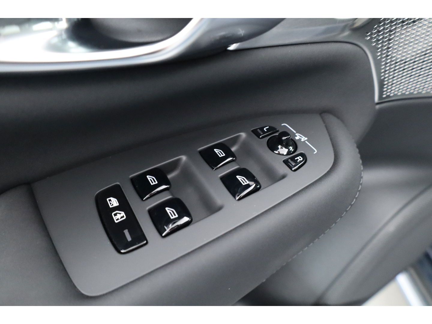 Volvo XC90 T8 Recharge Plus Bright | Bowers & Wilkins | Stoelventilatie | HUD | Luchtvering | 360cam | Adapt. Cruise