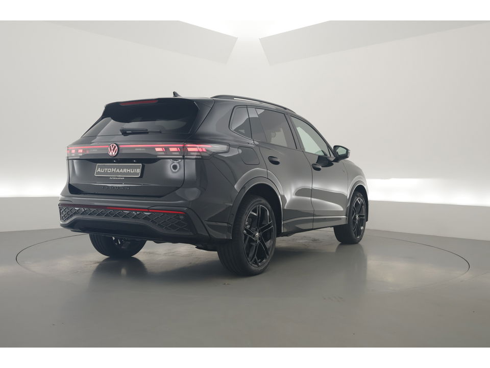 Volkswagen Tiguan eHybrid R-Line Edition Black Style 272pk | Pano | Stoelventi. | Memory seats | Leder | Massage | Elek. trekhaak | 20''