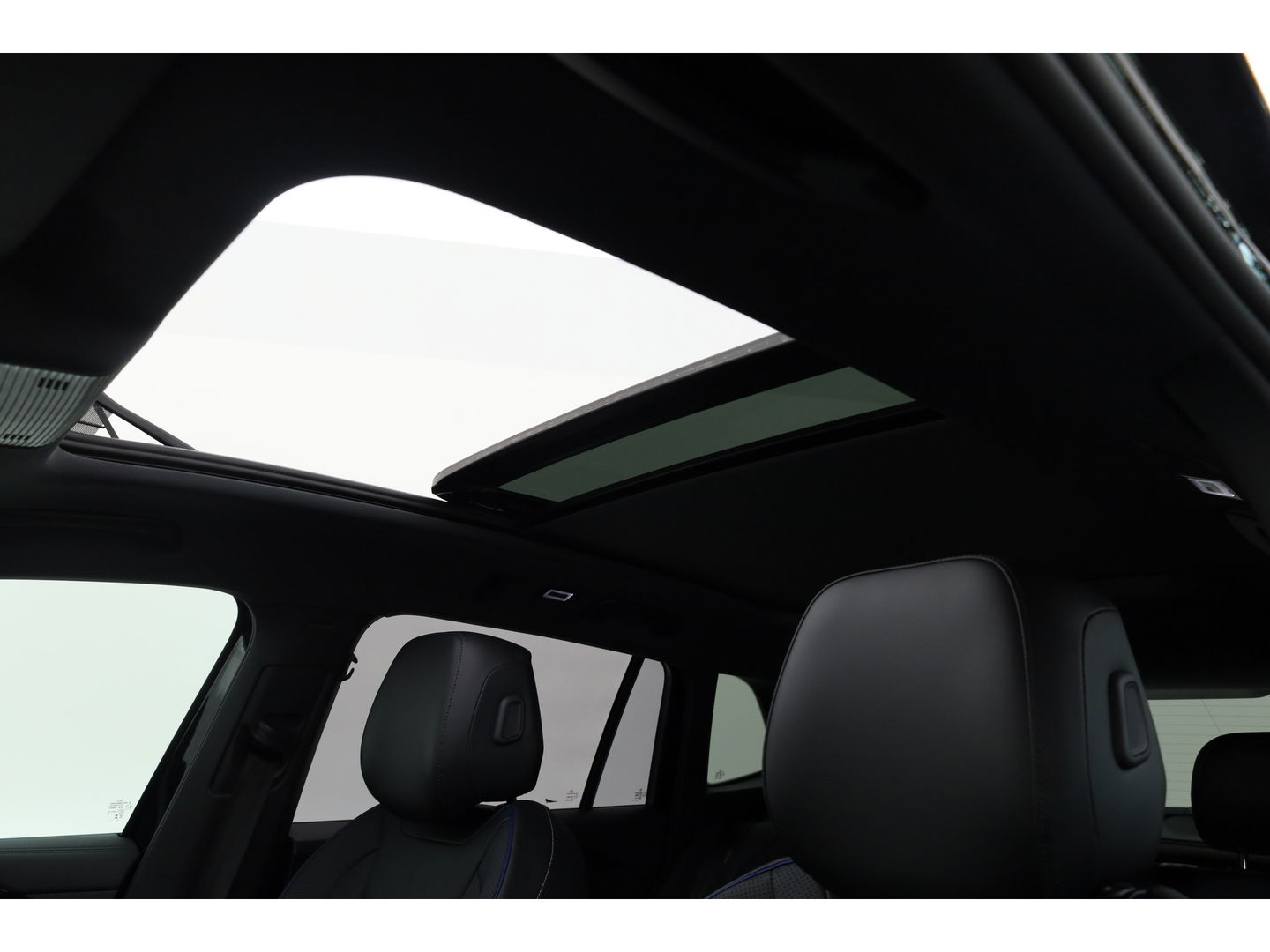 Volkswagen Tiguan eHybrid R-Line Edition Black Style 272pk | Pano | Stoelventi. | Memory seats | Leder | Massage | Elek. trekhaak | 20''