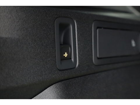 Volkswagen Tiguan eHybrid R-Line Edition Black Style 272pk | Pano | Stoelventi. | Memory seats | Leder | Massage | Elek. trekhaak | 20''