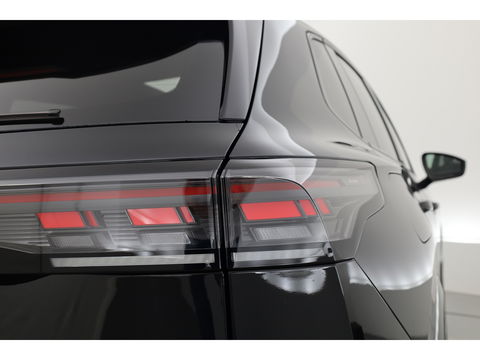 Volkswagen Tiguan eHybrid R-Line Edition Black Style 272pk | Pano | Stoelventi. | Memory seats | Leder | Massage | Elek. trekhaak | 20''