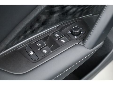 Volkswagen Tiguan eHybrid R-Line Edition Black Style 272pk | Pano | Stoelventi. | Memory seats | Leder | Massage | Elek. trekhaak | 20''