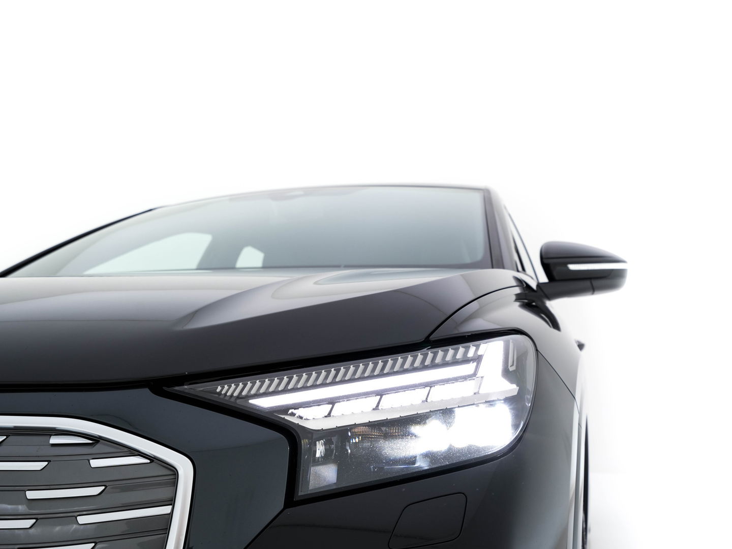 Audi Q4 Sportback e-tron 40 S-Line Edition 77 kWh [ 3-Fase ] {SOH-92%} (INCL-BTW) *HEAT-PUMP | LEATHER-FABRIC | MATRIX-LED | ADAPTIVE-CRUISE | AMBIENT-LIGHT | DIGI-COCKPIT | AUDI-SOUND | DAB+ | KEYLESS | SHIFT-PADDLES | CAMERA | HEATED-SPORTSEATS | 20''ALU*