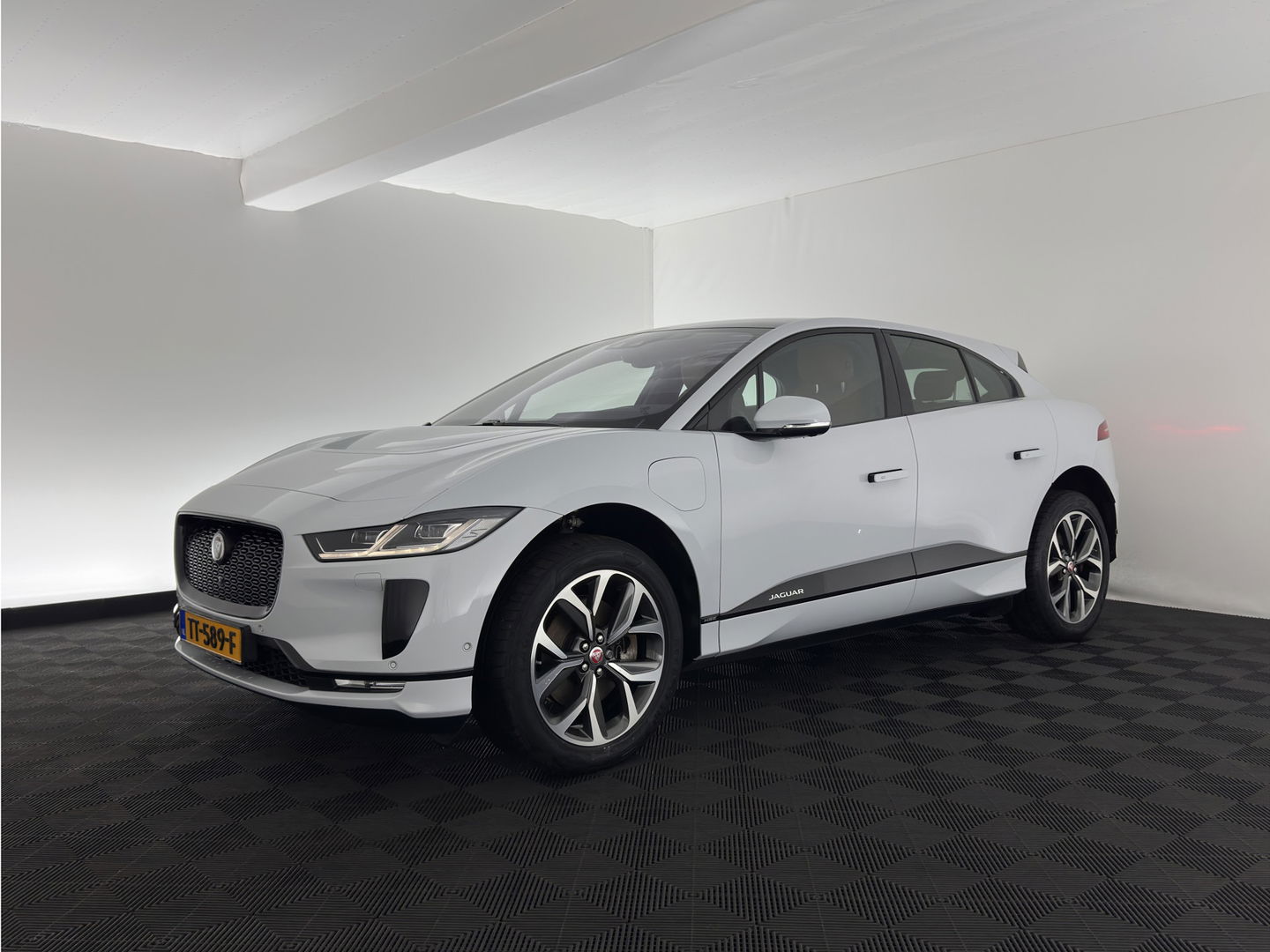 Jaguar I-PACE EV400 HSE 90 kWh {SOH-87%} Aut. *PANO | LUXURY-LEATHER | FULL-LED | MEMORY-PACK | MERIDIAN-AUDIO | DIGI-COCKPIT | KEYLESS | NAVI-FULLMAP | ECC | HEATED-COMFORTSEATS | PDC | HEAD-UP | CAMERA | CRUISE | LANE-ASSIST | 20'