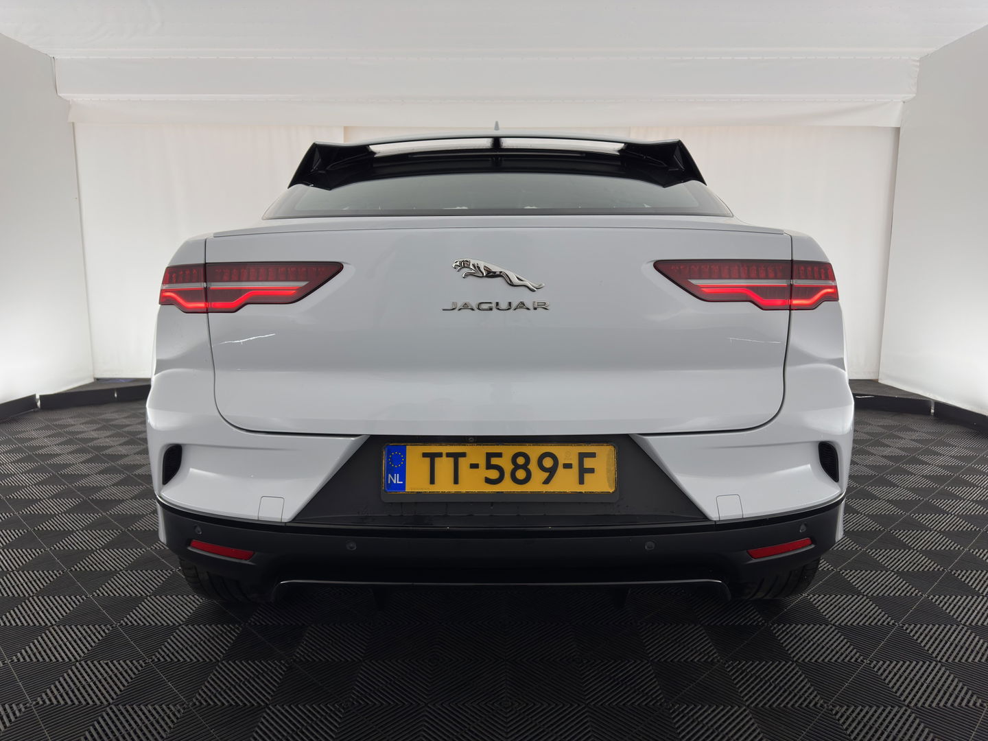 Jaguar I-PACE EV400 HSE 90 kWh {SOH-87%} Aut. *PANO | LUXURY-LEATHER | FULL-LED | MEMORY-PACK | MERIDIAN-AUDIO | DIGI-COCKPIT | KEYLESS | NAVI-FULLMAP | ECC | HEATED-COMFORTSEATS | PDC | HEAD-UP | CAMERA | CRUISE | LANE-ASSIST | 20'