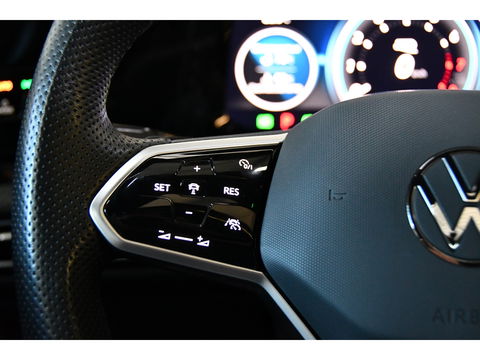 Volkswagen Golf 1.5 eTSI R-LINE PANO H&K VOL