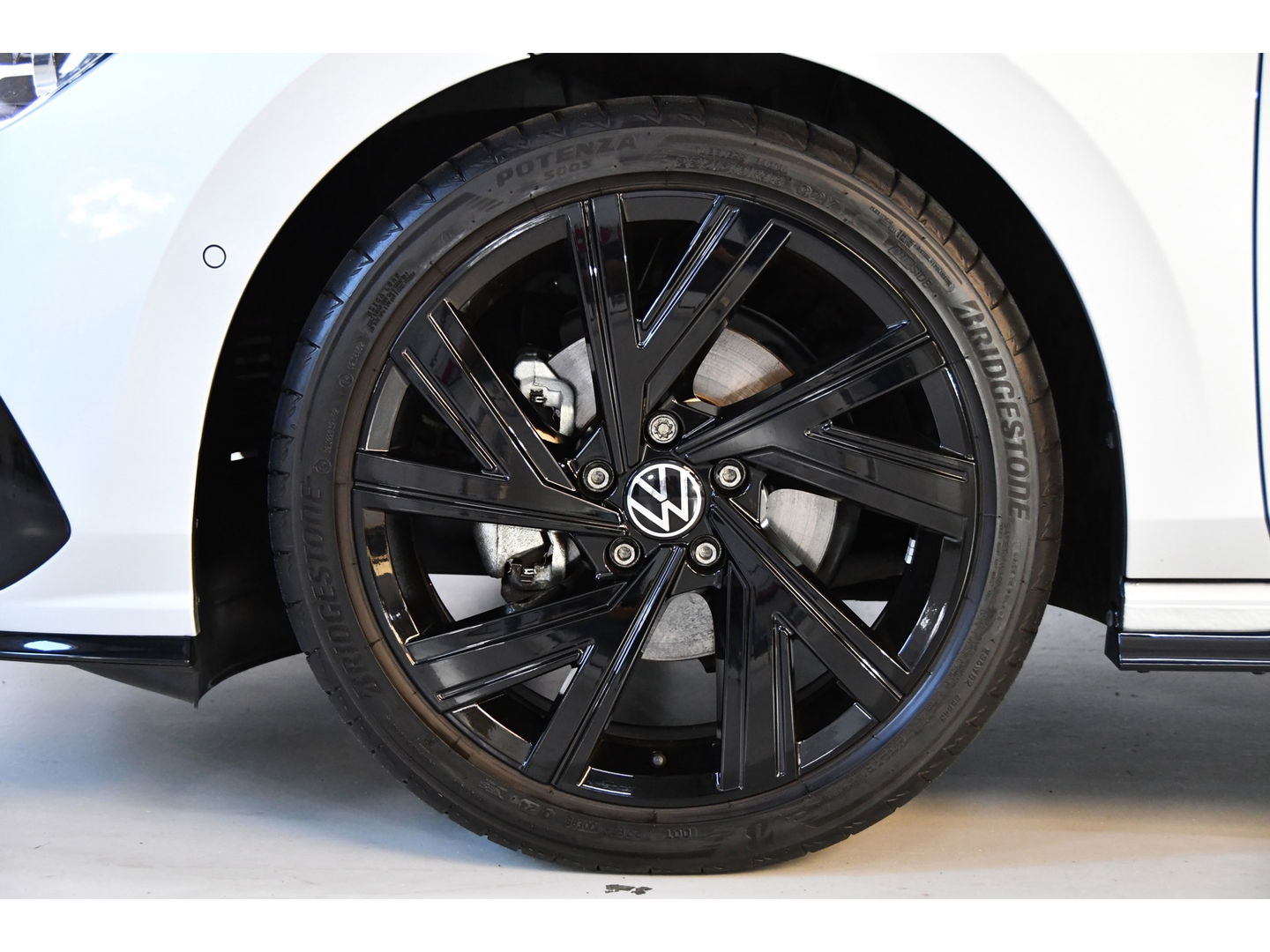 Volkswagen Golf 1.5 eTSI R-LINE PANO H&K VOL