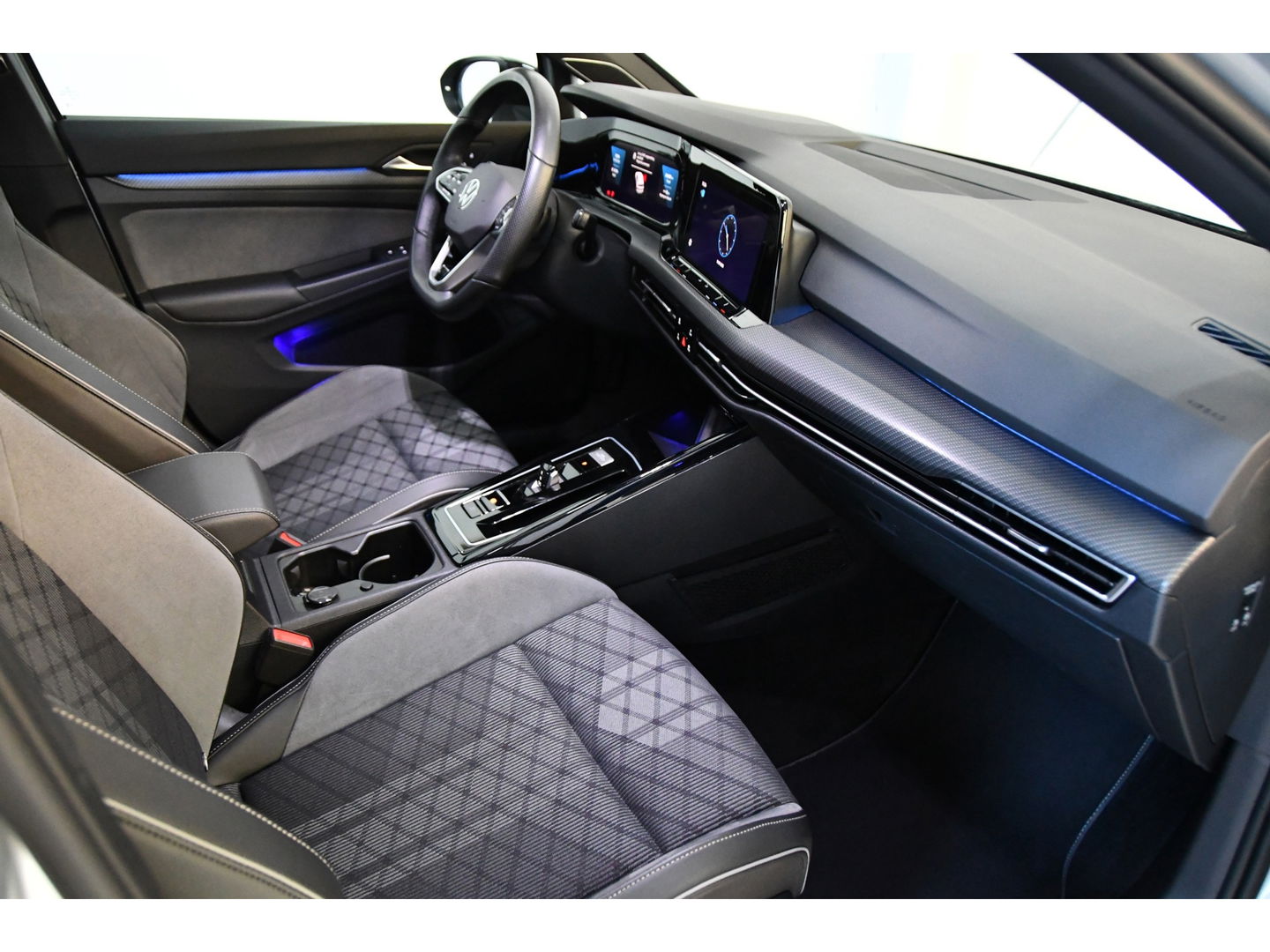 Volkswagen Golf 1.5 eTSI R-LINE PANO H&K VOL