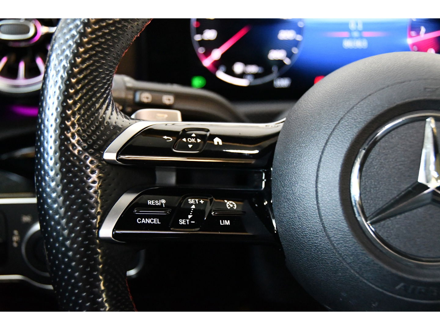 Mercedes-Benz A-Klasse A200 AMG-Line Pano Cam Night
