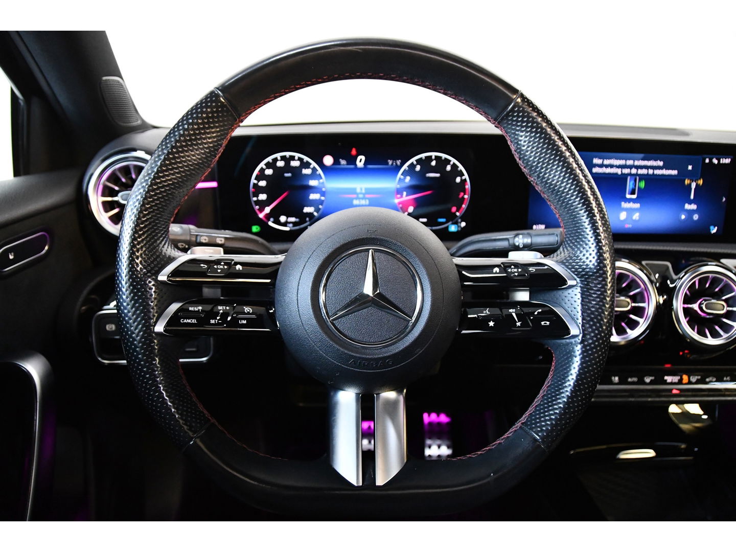 Mercedes-Benz A-Klasse A200 AMG-Line Pano Cam Night