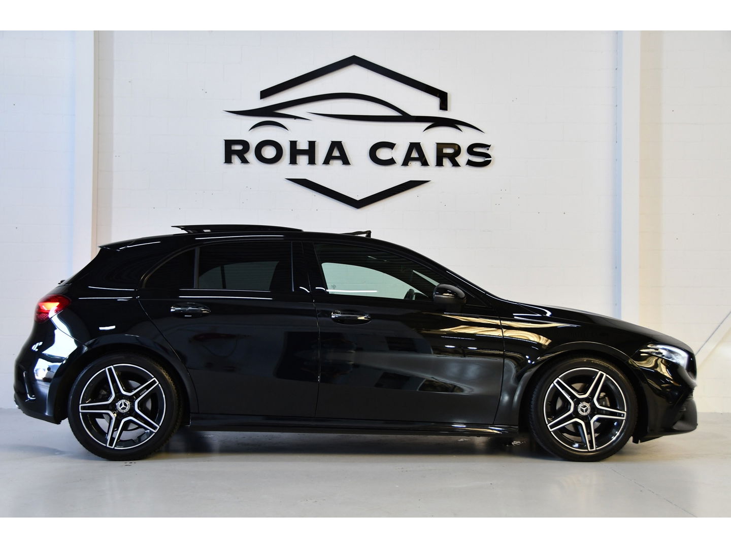 Mercedes-Benz A-Klasse A200 AMG-Line Pano Cam Night