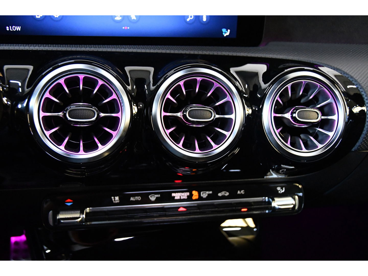 Mercedes-Benz A-Klasse A200 AMG-Line Pano Cam Night