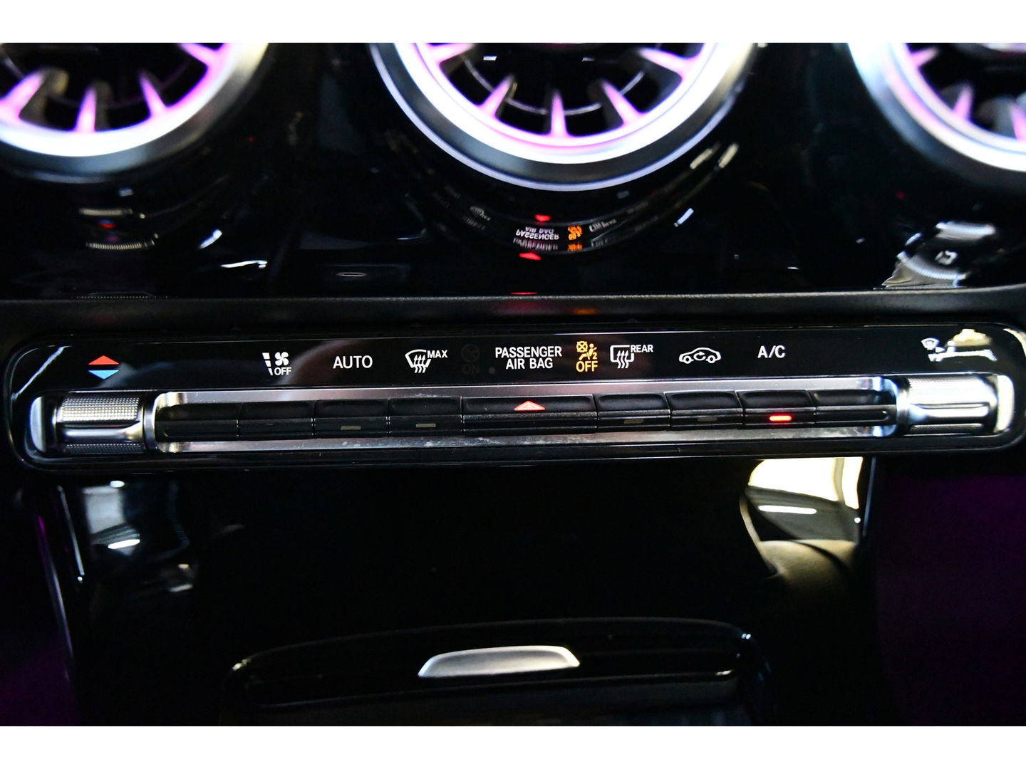 Mercedes-Benz A-Klasse A200 AMG-Line Pano Cam Night