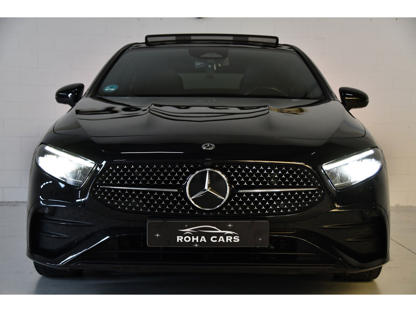 Mercedes-Benz A-Klasse A200 AMG-Line Pano Cam Night