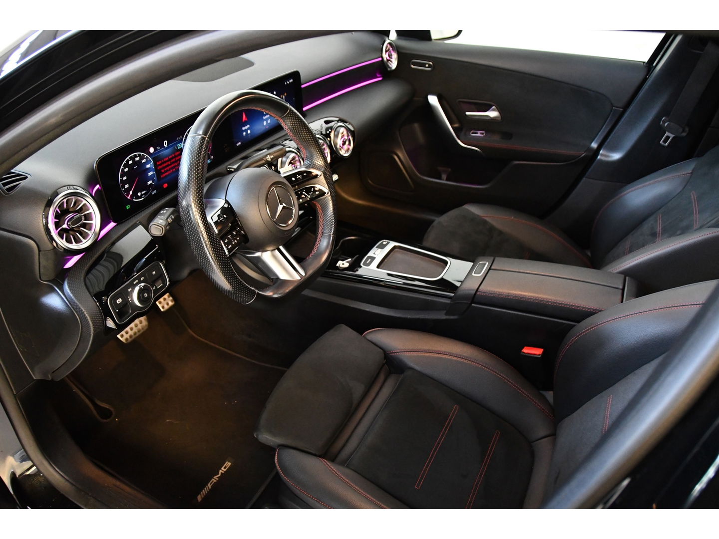 Mercedes-Benz A-Klasse A200 AMG-Line Pano Cam Night