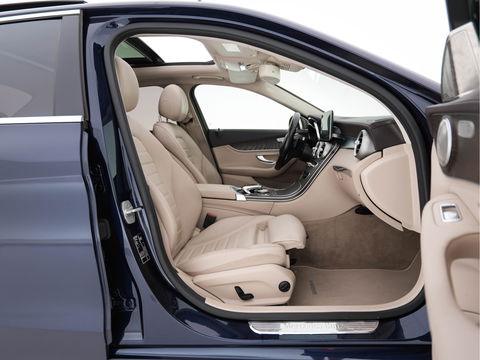 Mercedes-Benz C-Klasse 350 e Lease Edition Aut. *PANO | LUXURY-LEATHER | BURMESTER-AUDIO | FULL-LED | NAVI-FULLMAP | HEATED-SPORTSEATS | CAMERA | AIRMATIC | PRIVACY-GLASS | ECC | CRUISE | KEYLESS | 17''ALU*