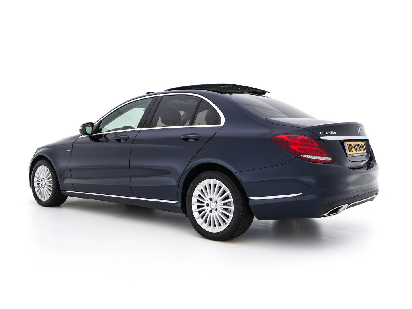 Mercedes-Benz C-Klasse 350 e Lease Edition Aut. *PANO | LUXURY-LEATHER | BURMESTER-AUDIO | FULL-LED | NAVI-FULLMAP | HEATED-SPORTSEATS | CAMERA | AIRMATIC | PRIVACY-GLASS | ECC | CRUISE | KEYLESS | 17''ALU*