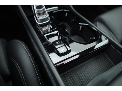 Volvo XC40 1.5 T4 Recharge Inscription | Leer | Pano-dak | ACC | 360 camera | elek. stoelen | 4x stoel + stuurverw. |