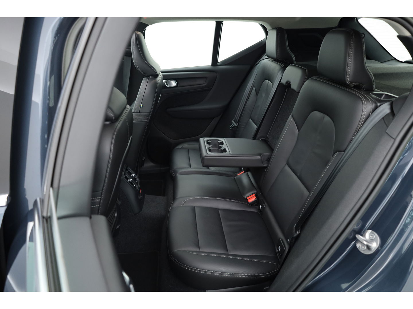Volvo XC40 1.5 T4 Recharge Inscription | Leer | Pano-dak | ACC | 360 camera | elek. stoelen | 4x stoel + stuurverw. |