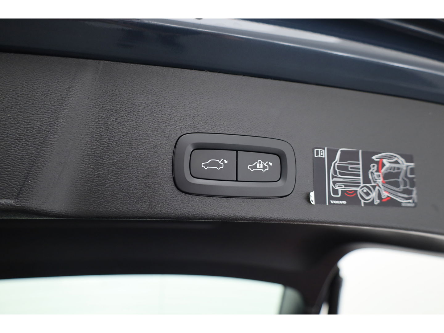Volvo XC40 1.5 T4 Recharge Inscription | Leer | Pano-dak | ACC | 360 camera | elek. stoelen | 4x stoel + stuurverw. |