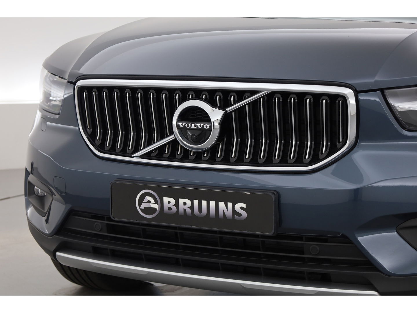 Volvo XC40 1.5 T4 Recharge Inscription | Leer | Pano-dak | ACC | 360 camera | elek. stoelen | 4x stoel + stuurverw. |