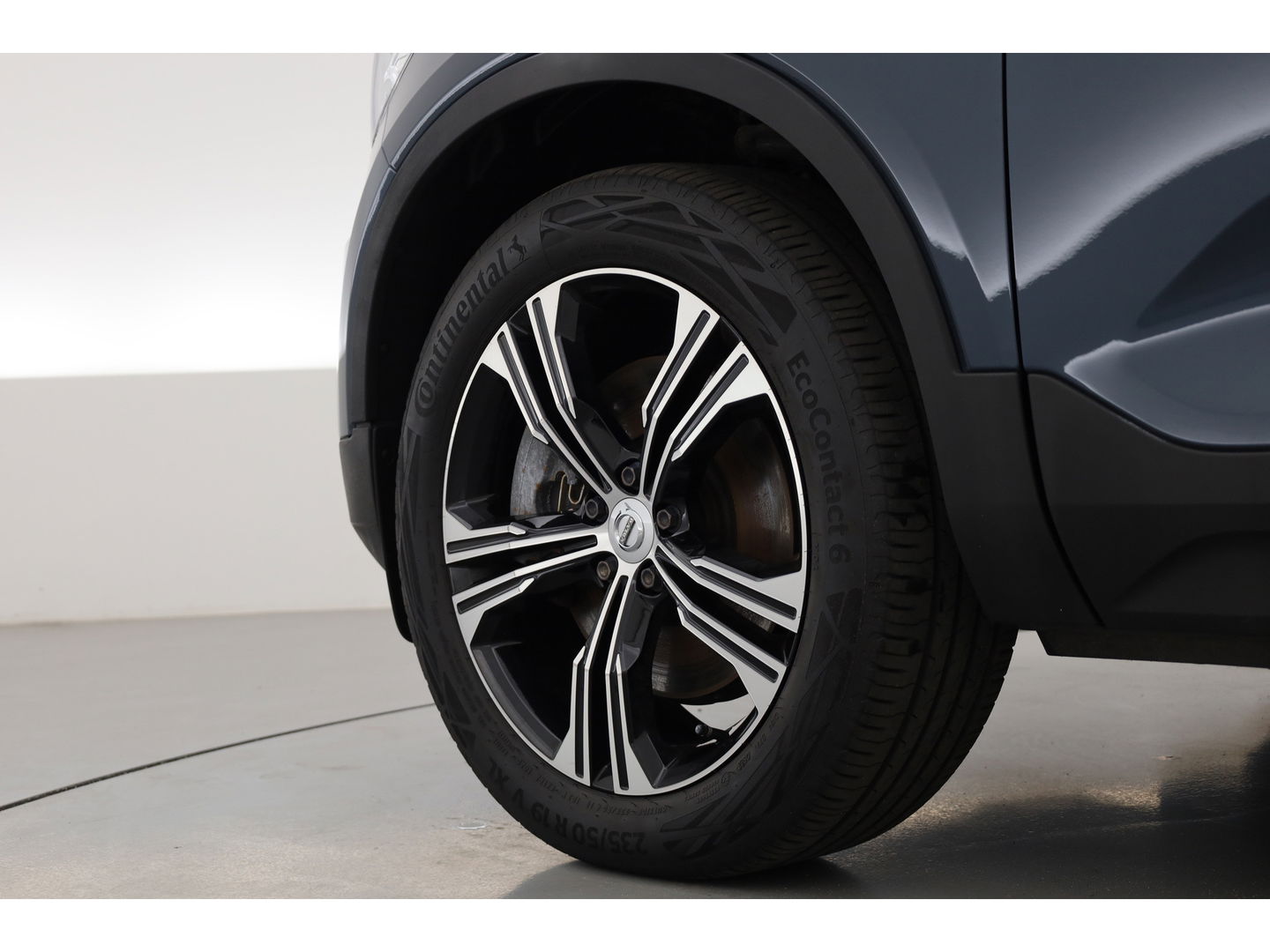 Volvo XC40 1.5 T4 Recharge Inscription | Leer | Pano-dak | ACC | 360 camera | elek. stoelen | 4x stoel + stuurverw. |