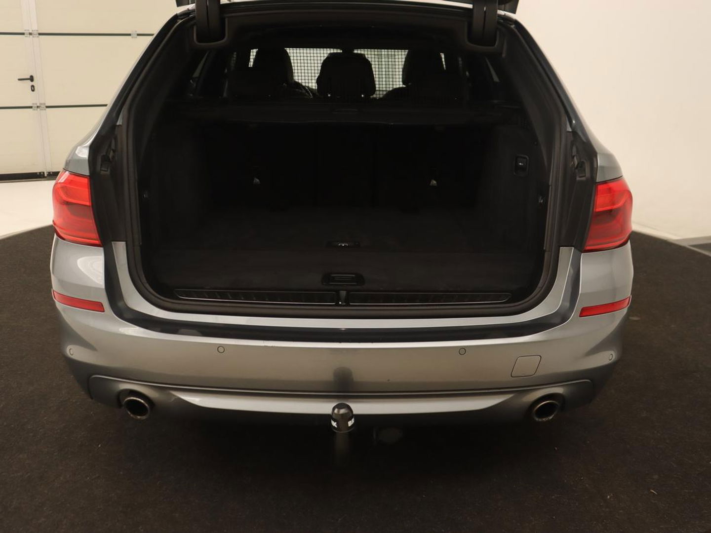BMW 5 Serie 520i High Executive | Panoramadak | Trekhaak | Leder | Stoelverwarming | Camera | Head-Up | Navigatie | Full LED | Climate control