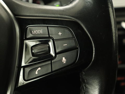 BMW 5 Serie 520i High Executive | Panoramadak | Trekhaak | Leder | Stoelverwarming | Camera | Head-Up | Navigatie | Full LED | Climate control