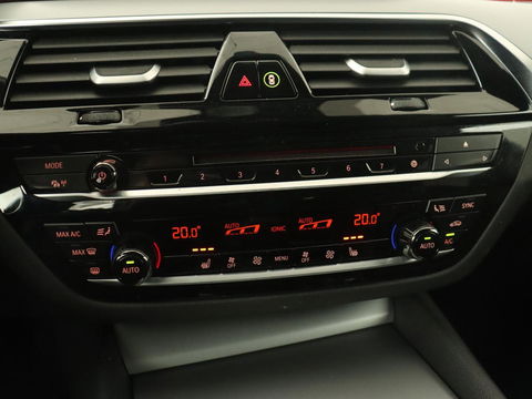 BMW 5 Serie 520i High Executive | Panoramadak | Trekhaak | Leder | Stoelverwarming | Camera | Head-Up | Navigatie | Full LED | Climate control
