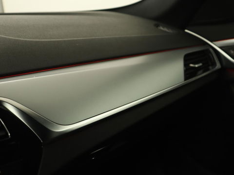 BMW 5 Serie 520i High Executive | Panoramadak | Trekhaak | Leder | Stoelverwarming | Camera | Head-Up | Navigatie | Full LED | Climate control