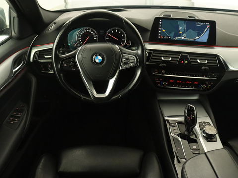 BMW 5 Serie 520i High Executive | Panoramadak | Trekhaak | Leder | Stoelverwarming | Camera | Head-Up | Navigatie | Full LED | Climate control