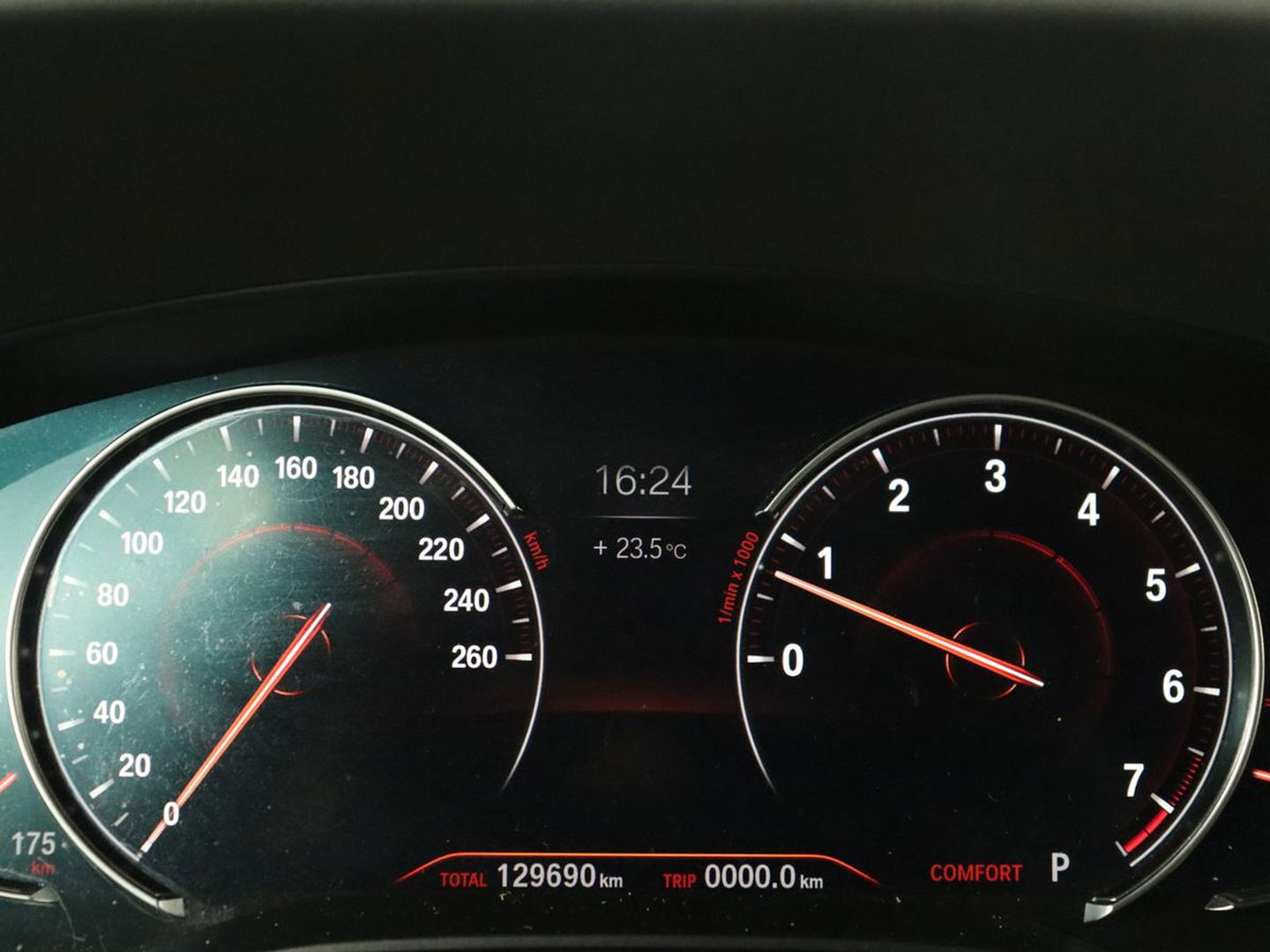 BMW 5 Serie 520i High Executive | Panoramadak | Trekhaak | Leder | Stoelverwarming | Camera | Head-Up | Navigatie | Full LED | Climate control