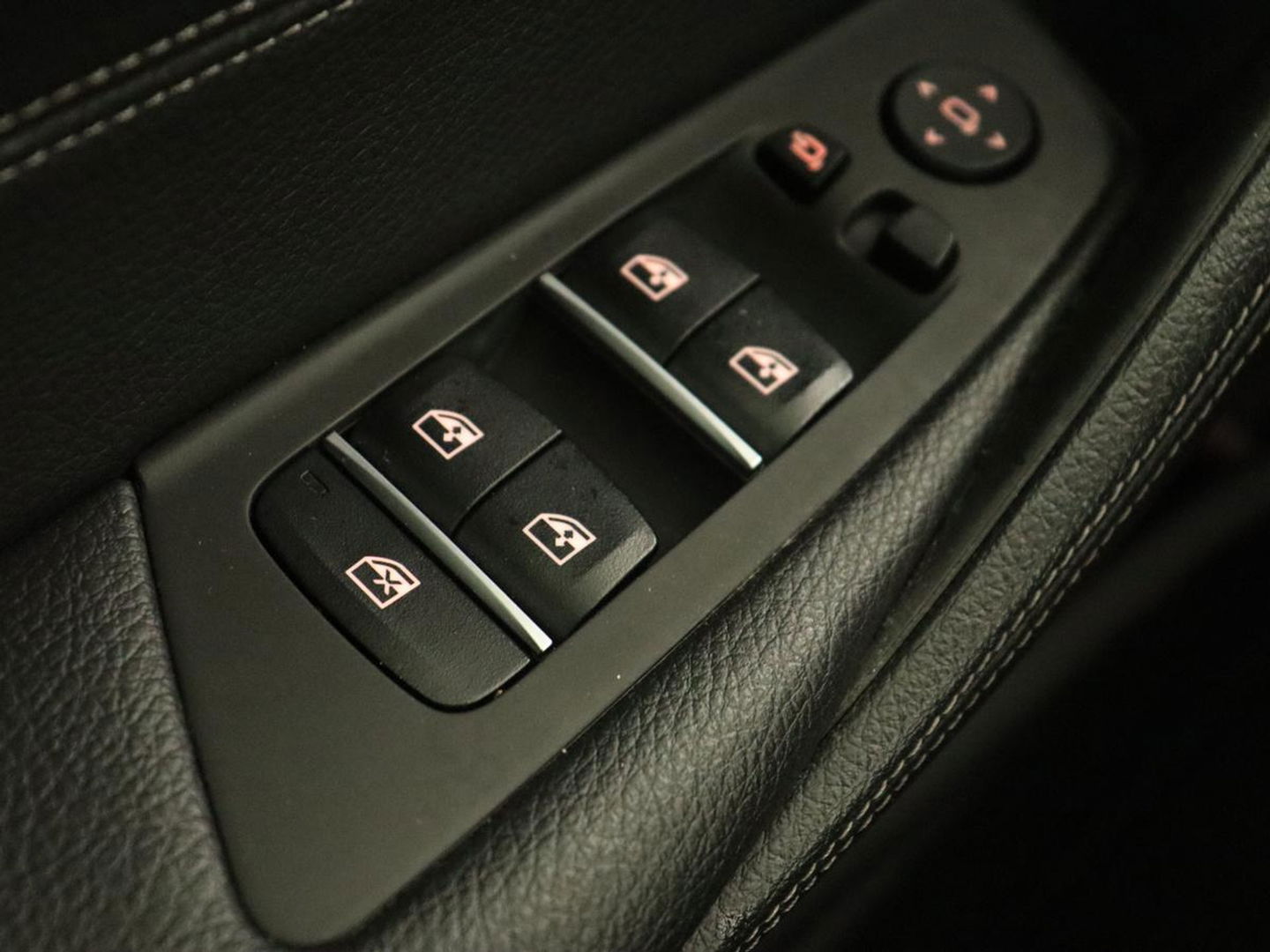 BMW 5 Serie 520i High Executive | Panoramadak | Trekhaak | Leder | Stoelverwarming | Camera | Head-Up | Navigatie | Full LED | Climate control