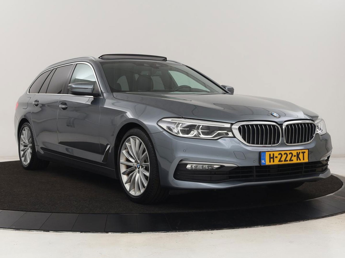 BMW 5 Serie 520i High Executive | Panoramadak | Trekhaak | Leder | Stoelverwarming | Camera | Head-Up | Navigatie | Full LED | Climate control