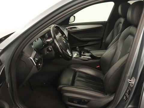 BMW 5 Serie 520i High Executive | Panoramadak | Trekhaak | Leder | Stoelverwarming | Camera | Head-Up | Navigatie | Full LED | Climate control