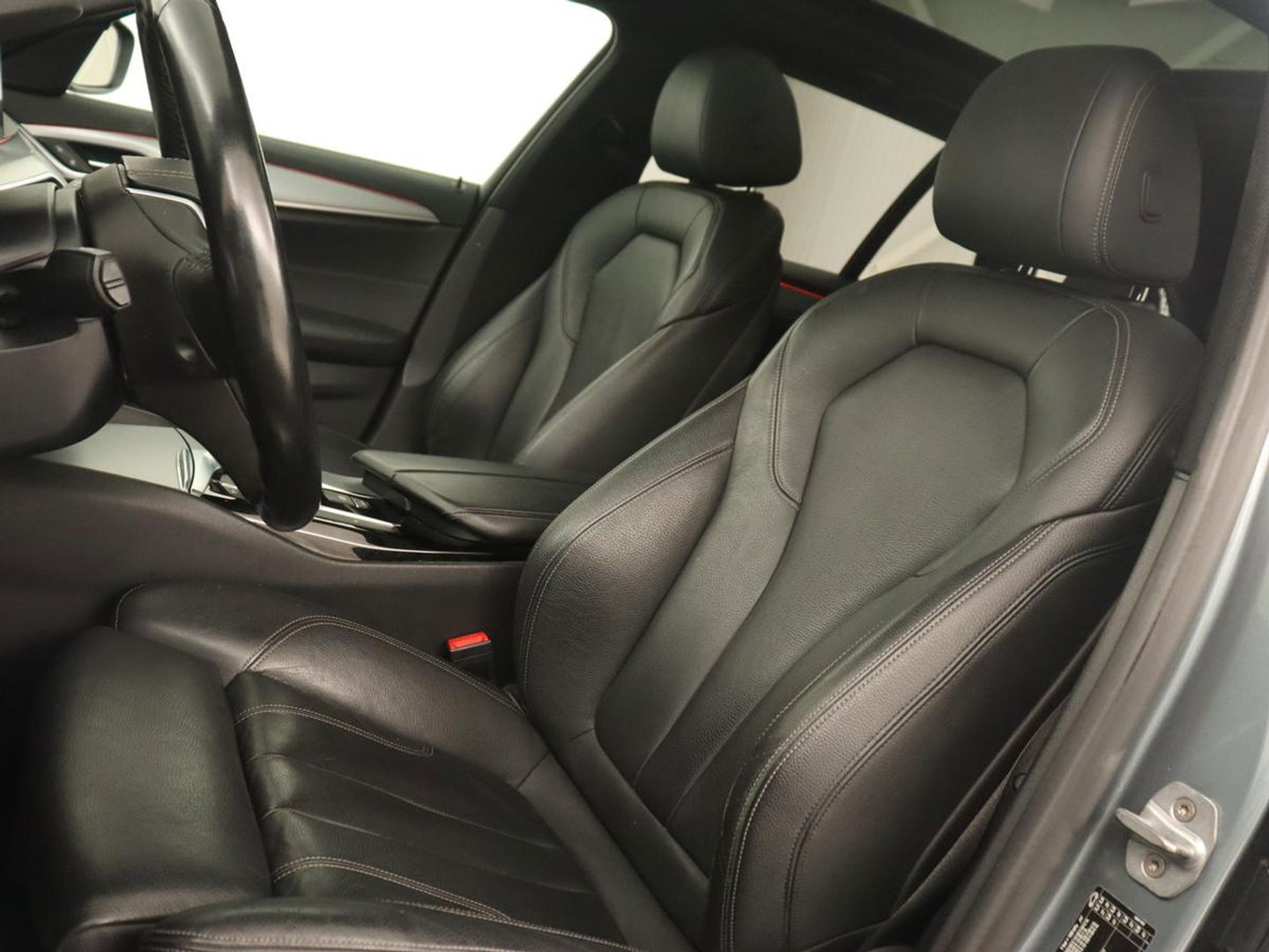 BMW 5 Serie 520i High Executive | Panoramadak | Trekhaak | Leder | Stoelverwarming | Camera | Head-Up | Navigatie | Full LED | Climate control