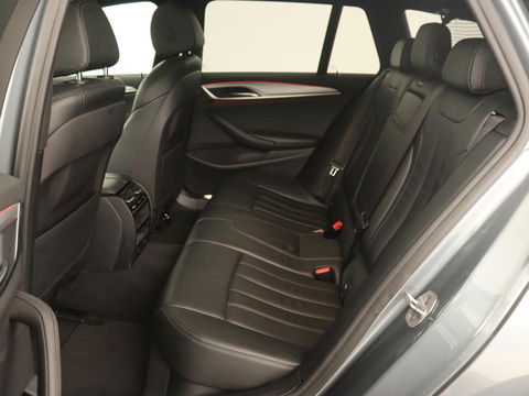 BMW 5 Serie 520i High Executive | Panoramadak | Trekhaak | Leder | Stoelverwarming | Camera | Head-Up | Navigatie | Full LED | Climate control