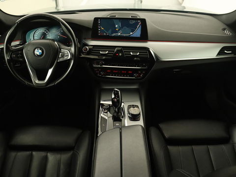 BMW 5 Serie 520i High Executive | Panoramadak | Trekhaak | Leder | Stoelverwarming | Camera | Head-Up | Navigatie | Full LED | Climate control