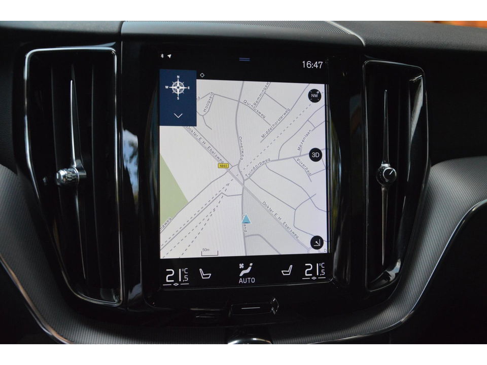 Volvo XC60 T8 Hybride AWD R-Design | Stuurverwarming | Cruise-Control | Schuif/Kantel-dak | Stoelverwarming |