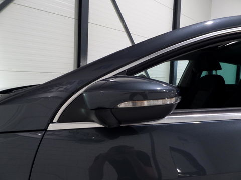 Volkswagen Passat CC 1.8 TSI "Origineel NL!" Panoramadak Xenon Navigatie Bluetooth Trekhaak Parkeersensoren Youngtimer Garantie