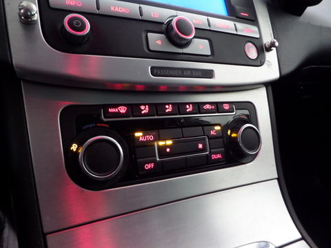 Volkswagen Passat CC 1.8 TSI "Origineel NL!" Panoramadak Xenon Navigatie Bluetooth Trekhaak Parkeersensoren Youngtimer Garantie
