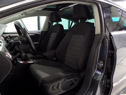 Volkswagen Passat CC 1.8 TSI "Origineel NL!" Panoramadak Xenon Navigatie Bluetooth Trekhaak Parkeersensoren Youngtimer Garantie