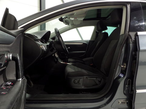 Volkswagen Passat CC 1.8 TSI "Origineel NL!" Panoramadak Xenon Navigatie Bluetooth Trekhaak Parkeersensoren Youngtimer Garantie