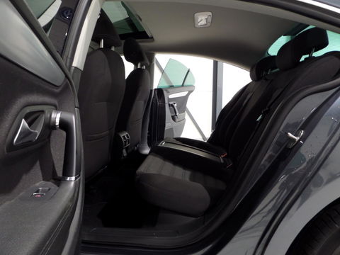 Volkswagen Passat CC 1.8 TSI "Origineel NL!" Panoramadak Xenon Navigatie Bluetooth Trekhaak Parkeersensoren Youngtimer Garantie