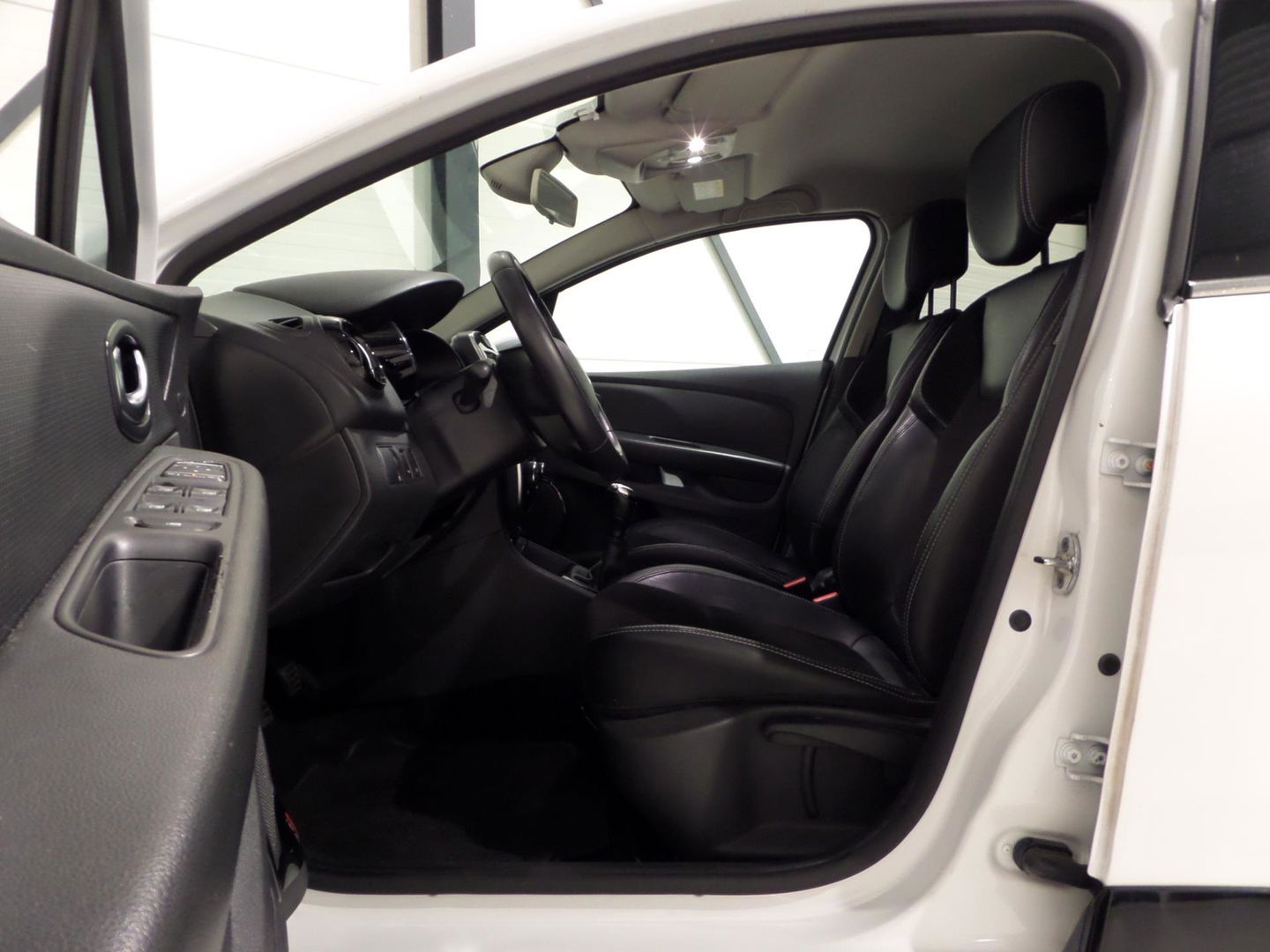 Renault Clio Estate 0.9 TCe Intens "Origineel NL!" Trekhaak Bluetooth Climatronic Cruise-control Half-Leder Parkeersensoren