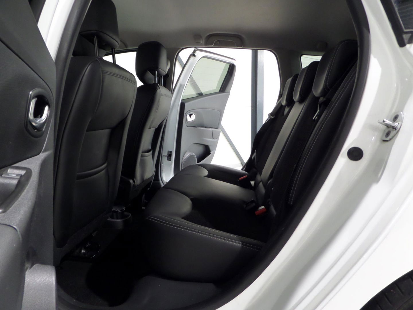 Renault Clio Estate 0.9 TCe Intens "Origineel NL!" Trekhaak Bluetooth Climatronic Cruise-control Half-Leder Parkeersensoren